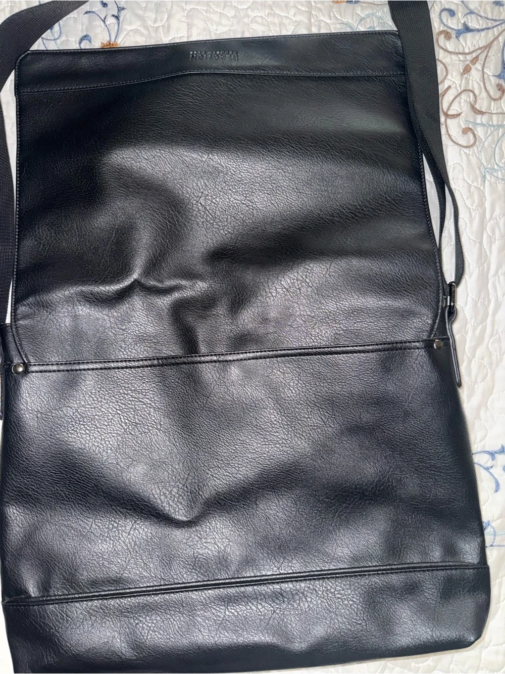 Kenneth Cole Reaction The Grand Tour Messenger Bag